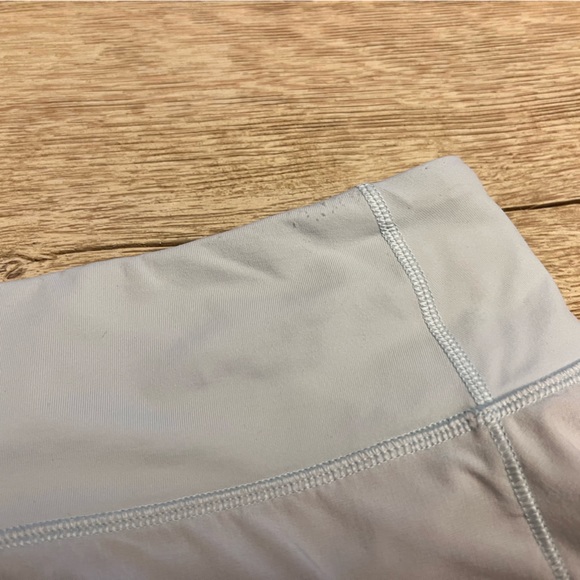 Lululemon Speed Up Low-Rise Lined Short 2.5” in Ocean Air, Size 4 - Picture 4 of 5